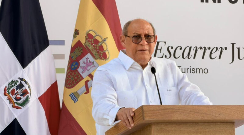 Ministro Santos Badía afirma que el Gobierno impulsa una revolución educativa en la República Dominicana 1 Rafael Santos Badía destaca el compromiso de Luis Abinader con la reforma educativa y llama a consenso entre universidades y el Minerd.
