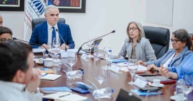 Educación crea comisión especial para anticipar crisis de cupos y organizar el año escolar 2026-2027 con planificación logística y docente.