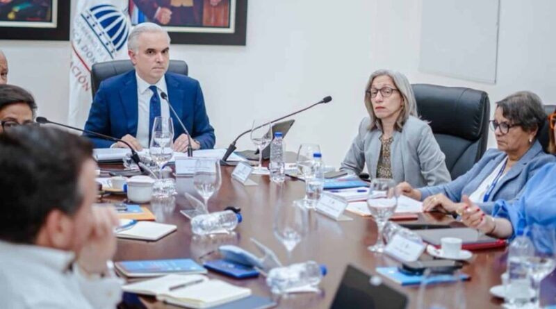 Educación activa comisión especial para garantizar cupos escolares 2026-2027 1 Educación crea comisión especial para anticipar crisis de cupos y organizar el año escolar 2026-2027 con planificación logística y docente.