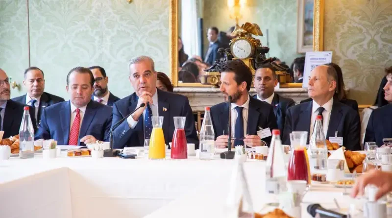 Abinader y empresarios franceses analizan inversión en RD