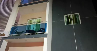 Investigación por caída de mujer desde apartamento en Miches