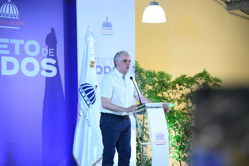 Luis Miguel de Camps descarta que 500 mil estudiantes estén sin aula