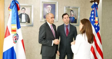 Nuevo agregado interino de la DEA es presentado ante la DNCD en Santo Domingo