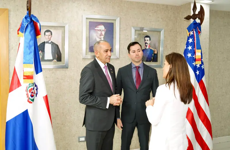 Nuevo agregado interino de la DEA es presentado ante la DNCD en Santo Domingo