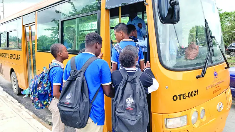 Escuelas dominicanas abrirán a las 6:30 para proteger a estudiantes