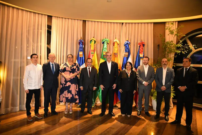 Abinader participa en clase magistral de fiscalización