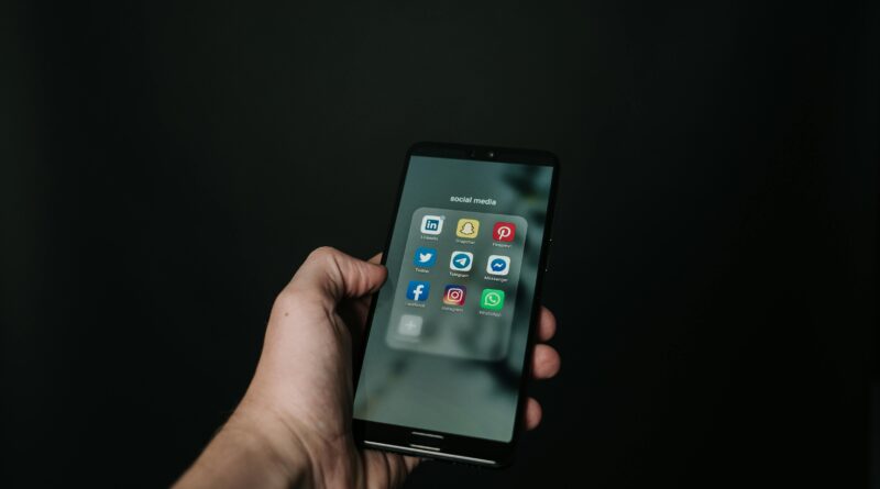 Desintoxicación digital: qué hacer cuando las redes sociales dejan de ser un refugio 1 Consejos prácticos para enfrentar el agotamiento por redes sociales, reducir la ansiedad digital y proteger tu salud mental con hábitos saludables.