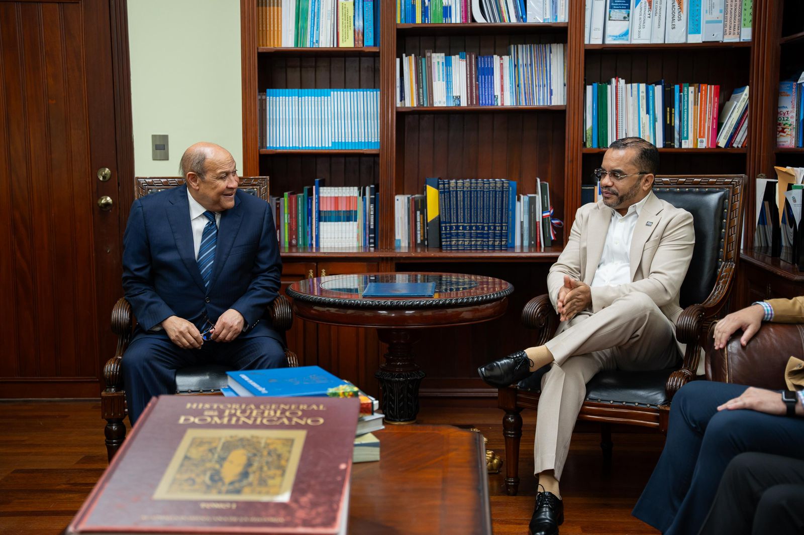 ITLA presenta al MESCyT nuevas carreras técnicas en áreas estratégicas