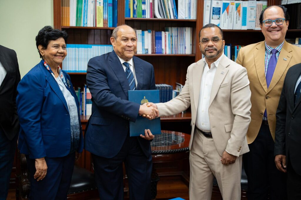 ITLA presenta al MESCyT nuevas carreras técnicas en áreas estratégicas 3 ITLA presenta al MESCyT nuevas carreras técnicas en áreas estratégicas