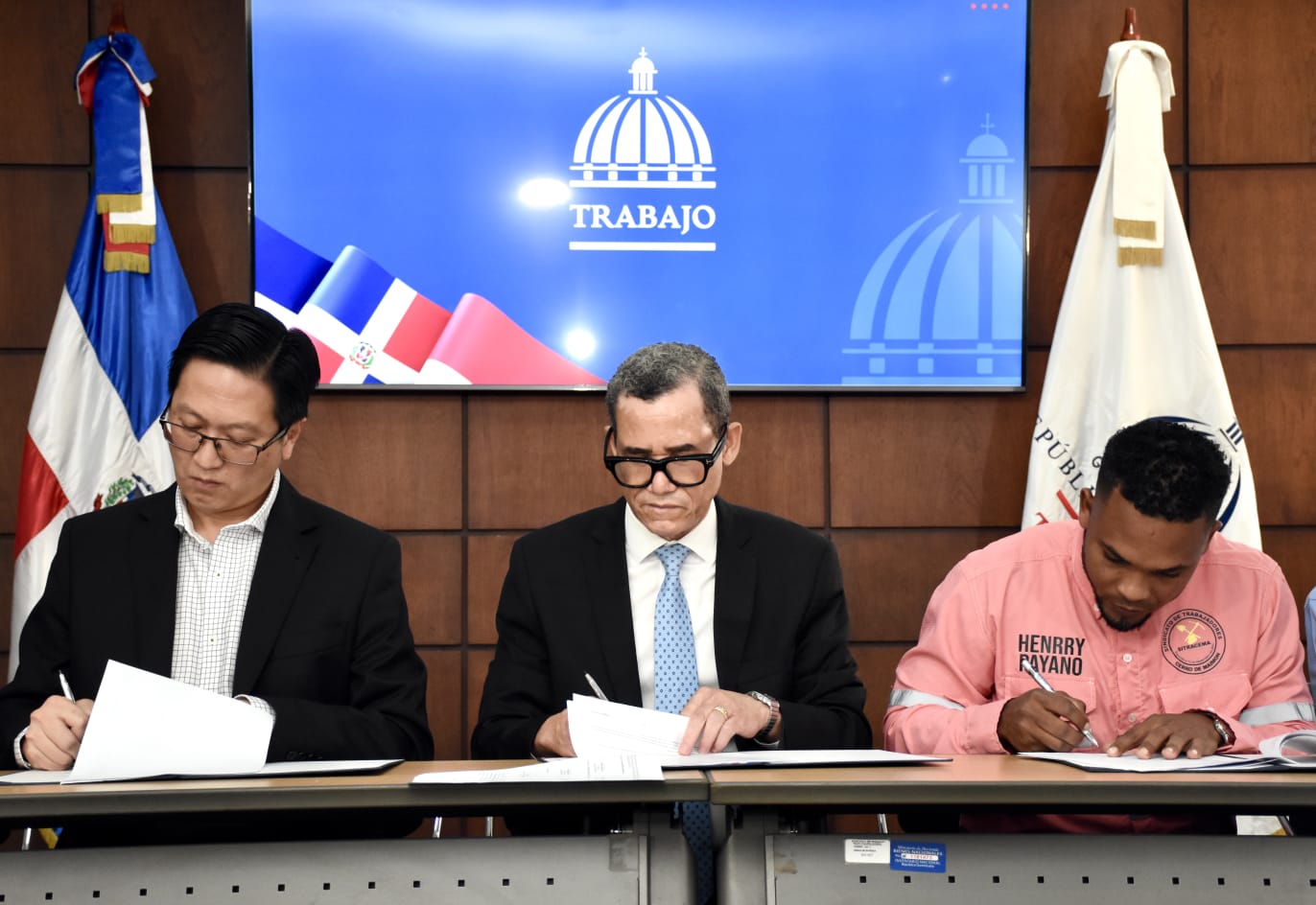 Trabajadores mineros firman pacto con mediación del Ministerio de Trabajo