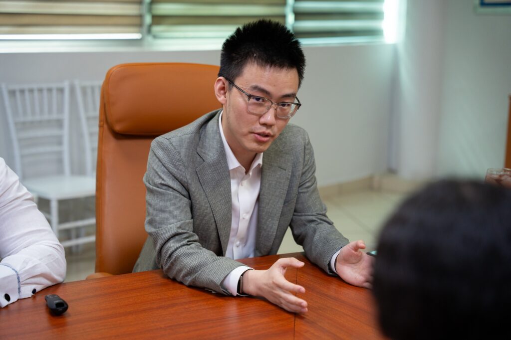 Rector del ITLA recibe delegación de Huawei Cloud y evalúa alianza estratégica en inteligencia artificial