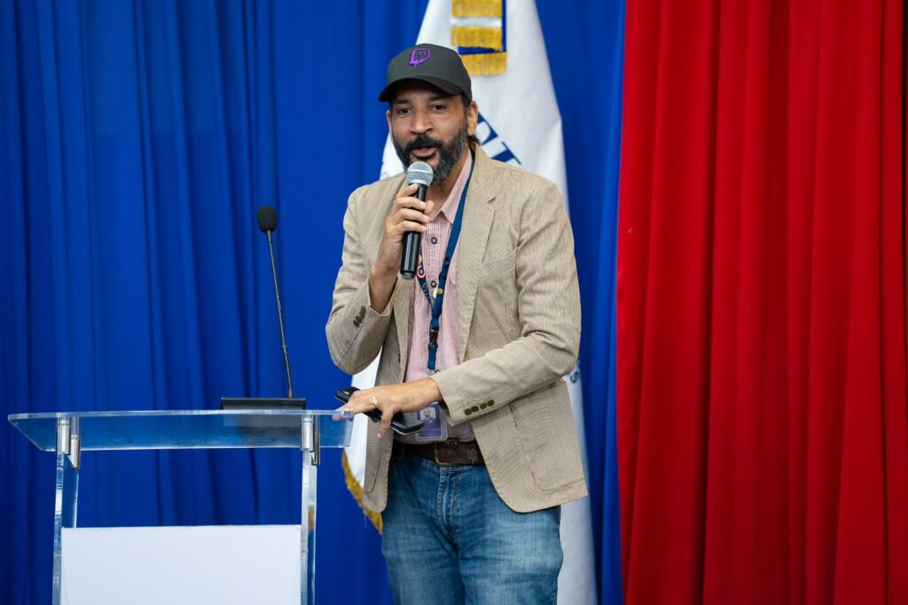 Twitch llega al ITLA con workshop exclusivo para impulsar el talento digital joven