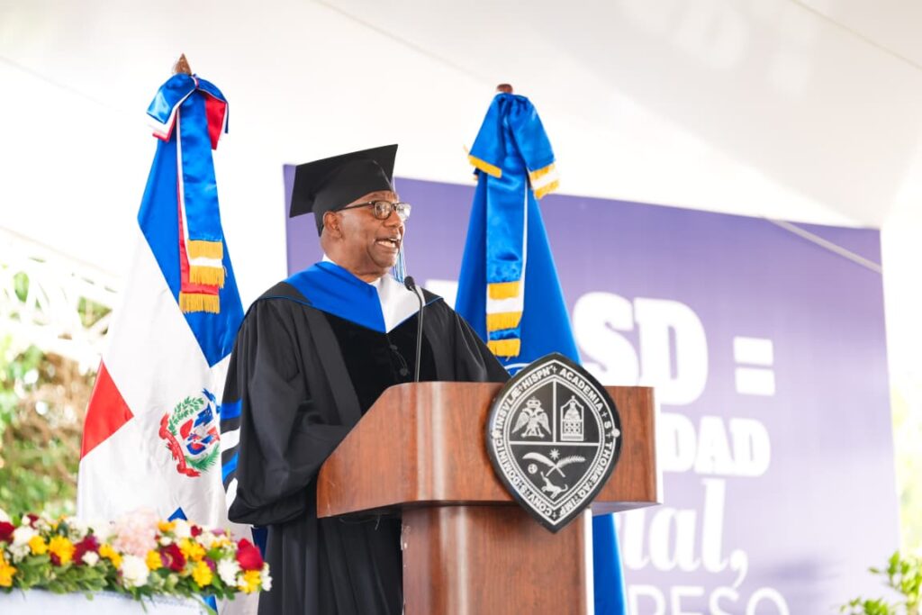 UASD inviste 3,348 profesionales en acto dedicado a la Gesta de Abril de 1965