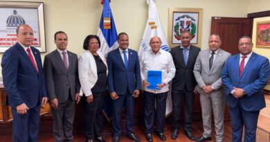 Radhamés Silverio y ministro del MESCyT abordan la alineación de la oferta curricular de la UASD con el desarrollo de las comunidades