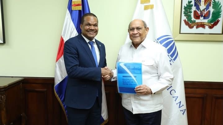 Radhamés Silverio y ministro del MESCyT abordan la alineación de la oferta curricular de la UASD con el desarrollo de las comunidades