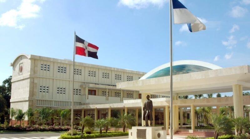 Analizamos el impacto de la expansión territorial de la UASD en la educación superior y su rol clave en la movilidad social y el desarrollo de las provincias.