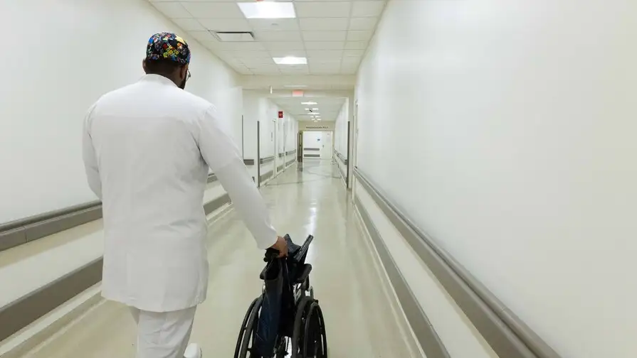 Abinader otorga 796 pensiones al sector salud en 2026