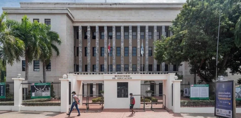 Educación suspende clases en tres provincias por condiciones climáticas