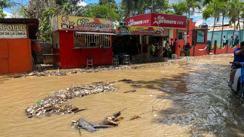 Castañuelas sigue bajo agua por crecida del Yaque del Norte