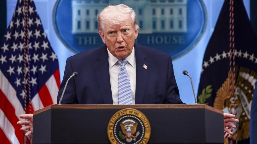 Trump dice estar en negociaciones intensas con Irán antes del plazo