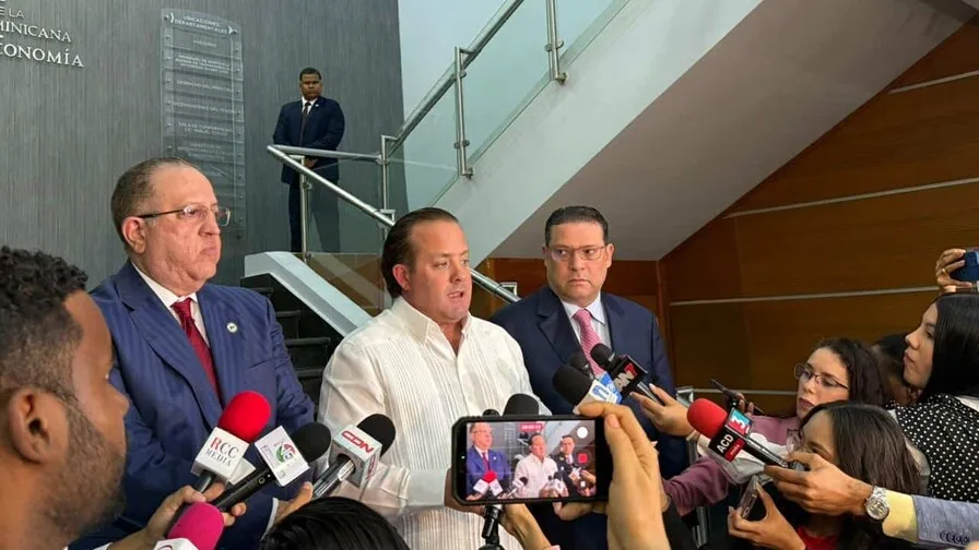 Gobierno justifica alza de combustibles y subsidios RD$1,800 millones