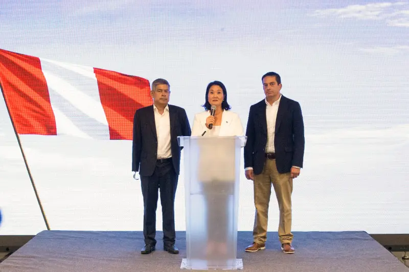 Keiko Fujimori encabeza conteo preliminar en Perú en medio de denuncias de fraude
