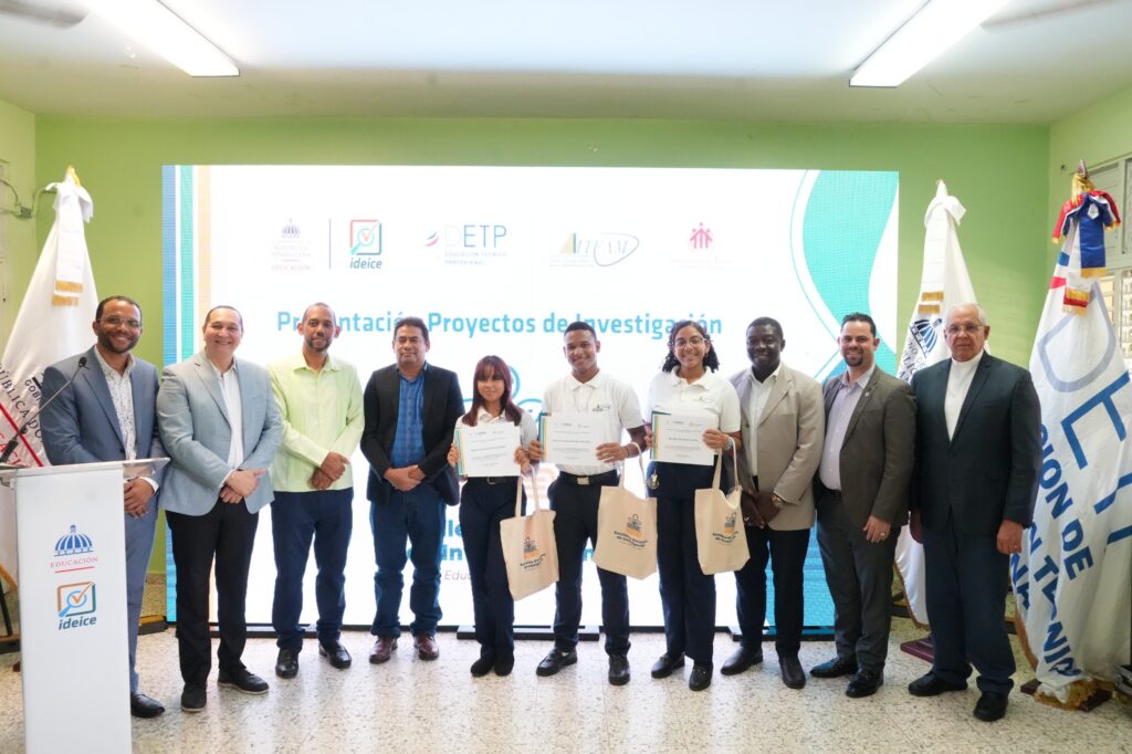 Minerd e Ideice presentan avances de proyectos desarrollados por estudiantes en semilleros de investigaciones en centros educativos 2