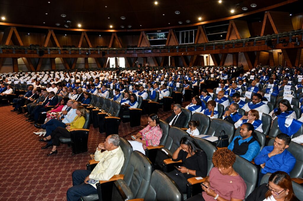 Editrudis Beltrán resalta formación continua y virtualidad en graduación de diplomado docente de la UASD