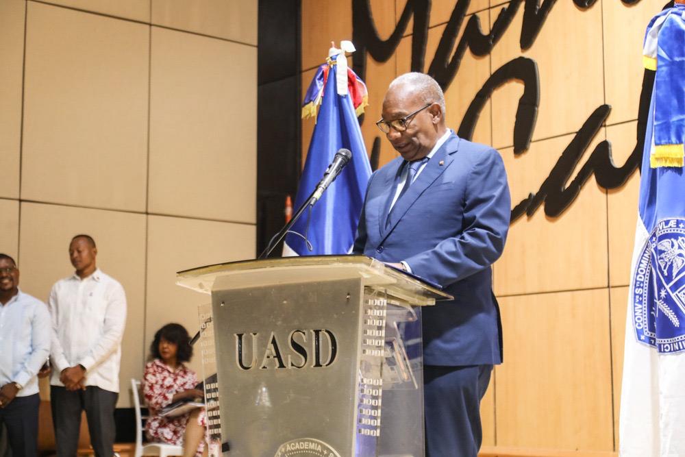 Rector de la UASD es reconocido por gremio de empleados
