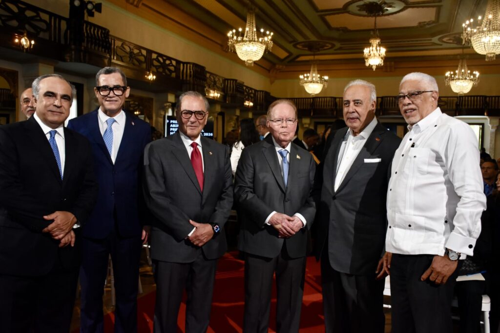 Empresarios y sindicalistas se comprometen a seguir trabajando junto al Gobierno en favor del crecimiento económico y bienestar de trabajadores