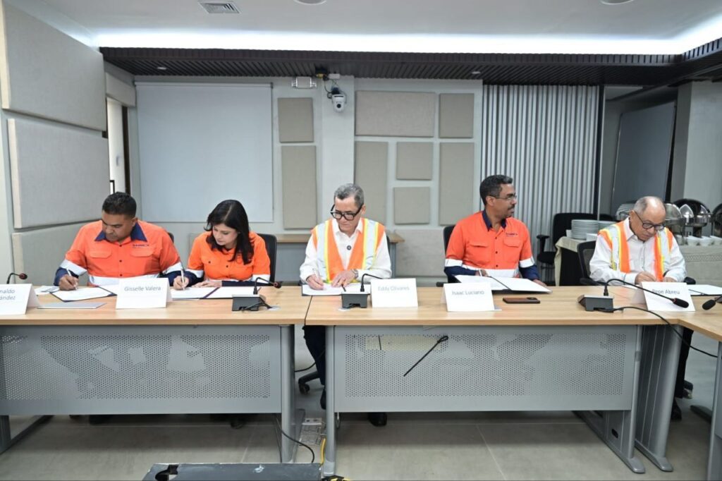 Barrick Pueblo Viejo y el Sindicato Unido de Trabajadores firman tercer convenio colectivo que beneficia a más de 1,800 empleados