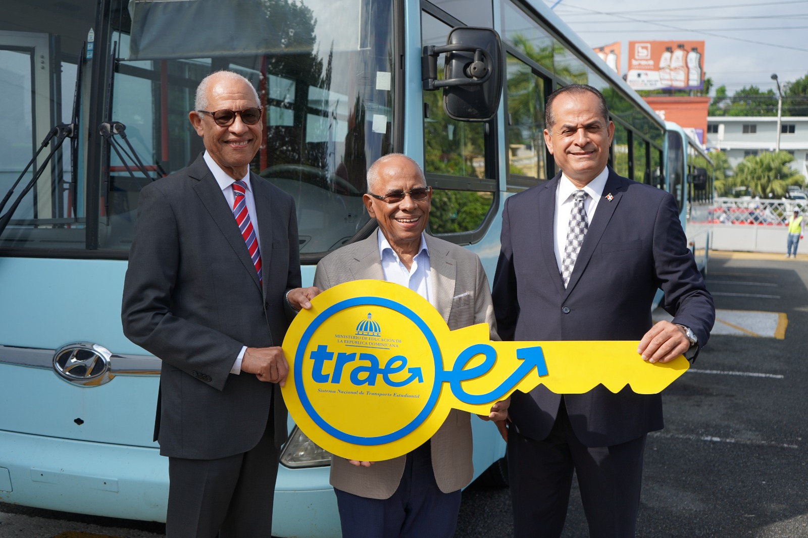 TRAE y OMSA entregan autobuses al ITSC para fortalecer transporte estudiantil