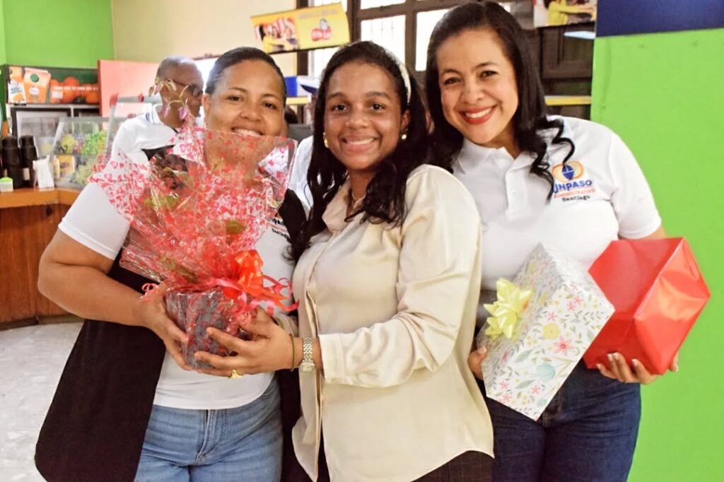 UASD Recinto Santiago y ASODEMU agasajan a las madres con emotiva celebración