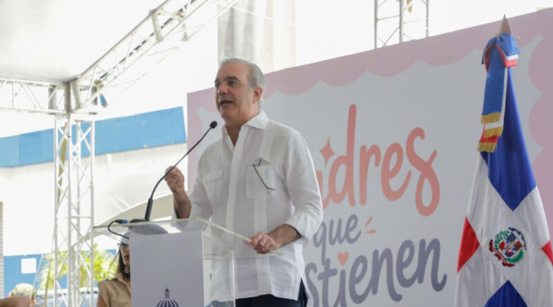 Presidente Abinader destaca sacrificio y fortaleza de las madres dominicanas durante jornada nacional “Madres que Sostienen” 1