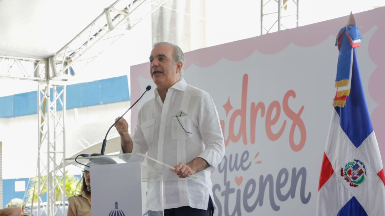 Noticias: 18 Presidente Abinader destaca sacrificio y fortaleza de las madres dominicanas durante jornada nacional “Madres que Sostienen”