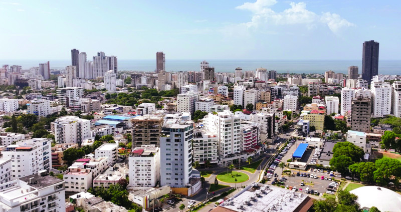 Economía crece en promedio de 4.0% entre enero-abril de este año 1 La economía dominicana creció 4.0% entre enero y abril de 2026, impulsada por construcción, turismo, minería y zonas francas.