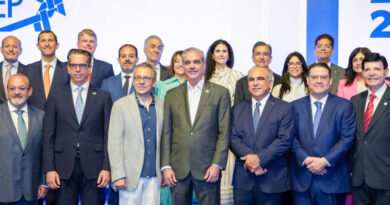 Conep reconoce acciones del Gobierno para fortalecer el crecimiento económico y atracción de inversiones 3 Conep destacó el crecimiento económico de República Dominicana y reconoció las acciones del Gobierno para atraer inversiones y fortalecer la competitividad.