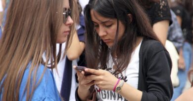 El efecto de 21 días sin móvil en escolares: dormir mejor, menos depresión y paz mental 2 Un experimento con 72.000 escolares reveló que 21 días sin móvil mejora el sueño, reduce la depresión y aumenta el bienestar mental un 18%.