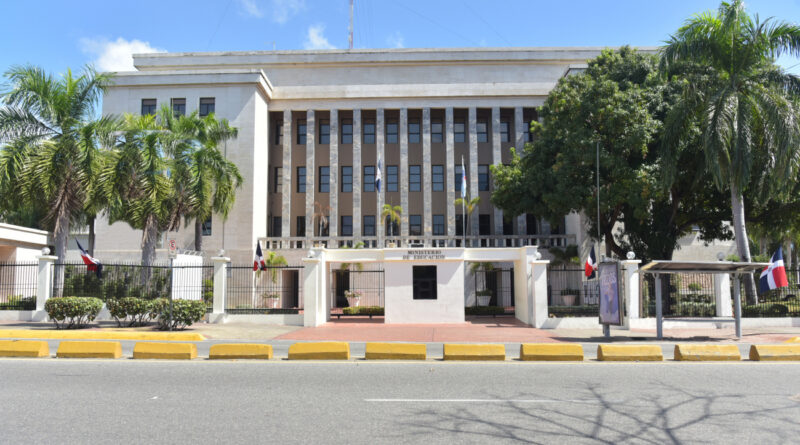 Ministerio de Educación fortalece la protección estudiantil con nueva política de convivencia digital en las escuelas 1 El Ministerio de Educación fortalece la convivencia digital en escuelas con medidas contra el ciberacoso y el uso indebido de dispositivos.