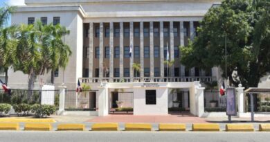 El MINERD presentó los avances para el año escolar 2026-2027, incluyendo inscripción estudiantil, libros, mobiliario y capacitación docente.