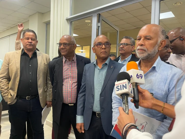 Cuidado con privatizar la UASD: gremios docentes y organizaciones sociales rechazan reforma educativa y anuncian consulta popular