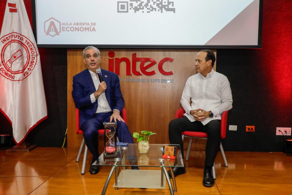 Presidente Luis Abinader aboga por un equilibrio entre eficiencia económica y justicia social durante encuentro en Intec 2