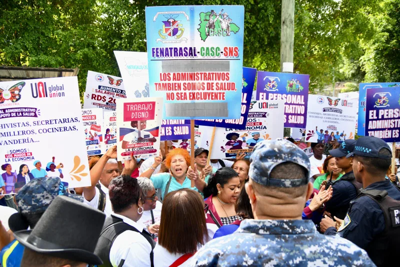 Protestas del personal administrativo de salud por salarios y pensiones