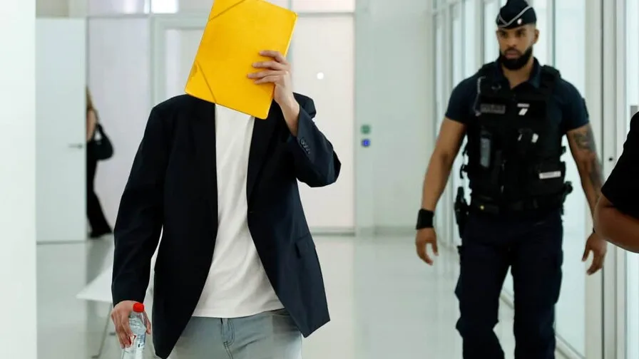 Monitor escolar enfrenta juicio en París por abusos sexuales a menores