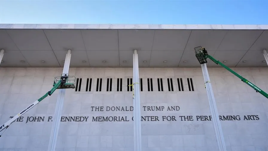 Juez federal bloquea renombramiento de Centro Kennedy por Trump