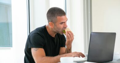 El sedentarismo amenaza la salud de la columna: cómo proteger la espalda en la era digital
