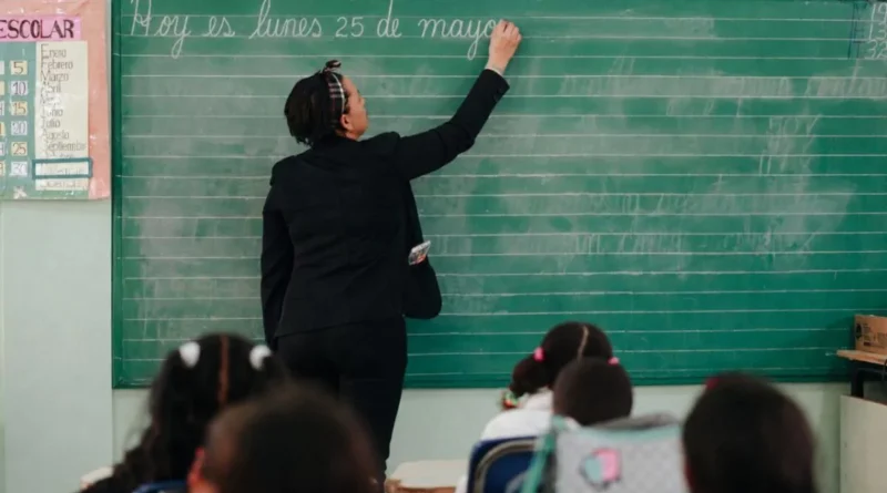 Tercer informe revela que el 86% de los docentes obtuvo resultados favorables 1 El 86% de los docentes evaluados obtuvo resultados favorables en la sexta etapa de la Evaluación del Desempeño Docente, según la ADP.