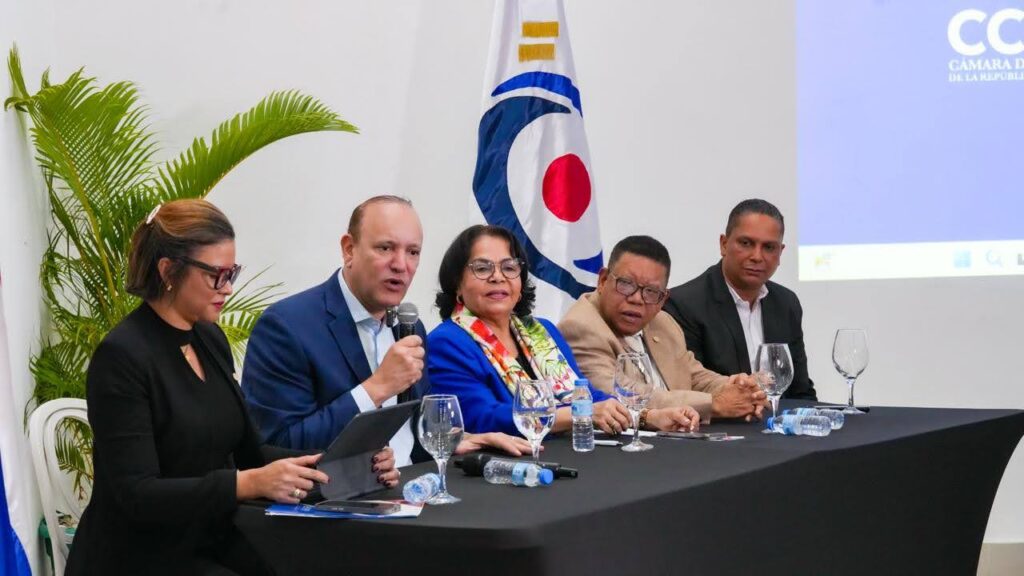 La CCRD impulsa la transparencia municipal a través del SICEEP en la región del Cibao