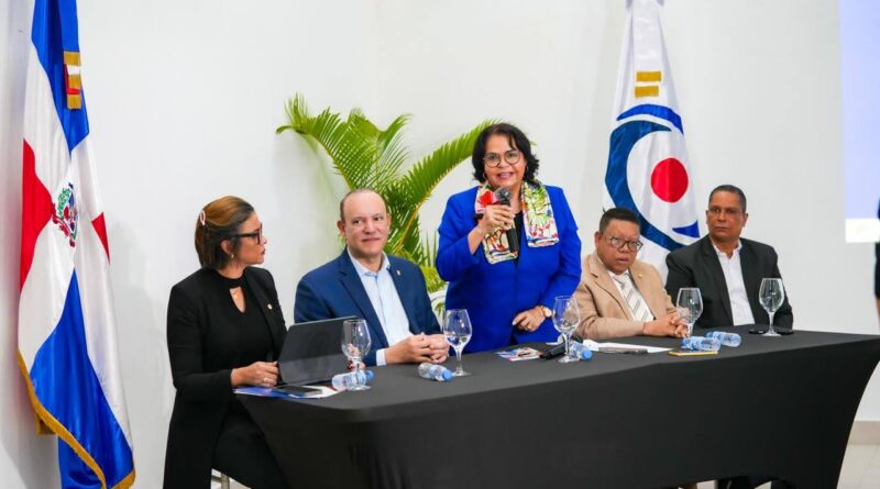 La Cámara de Cuentas impulsa el SICEEP en Santiago para modernizar la rendición de cuentas de 393 gobiernos locales dominicanos.