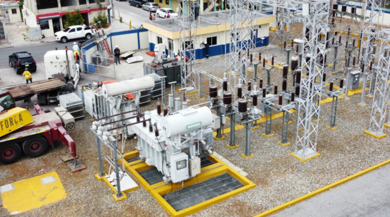 Edeeste instalará 12 transformadores en Higüey, La Romana y SD para evitar sobrecargas 1 Edeeste anunció la llegada de 12 nuevos transformadores de potencia para modernizar sus subestaciones y mitigar sobrecargas en el servicio eléctrico.